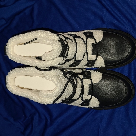 Sorel Boots - Picture 8 of 17